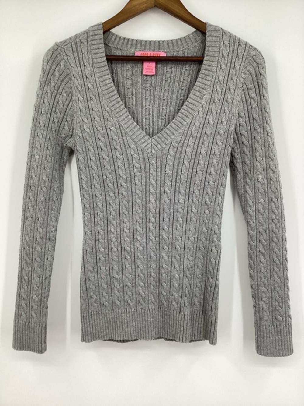 Women’s Cable Knit V-Neck Sweater - Gray